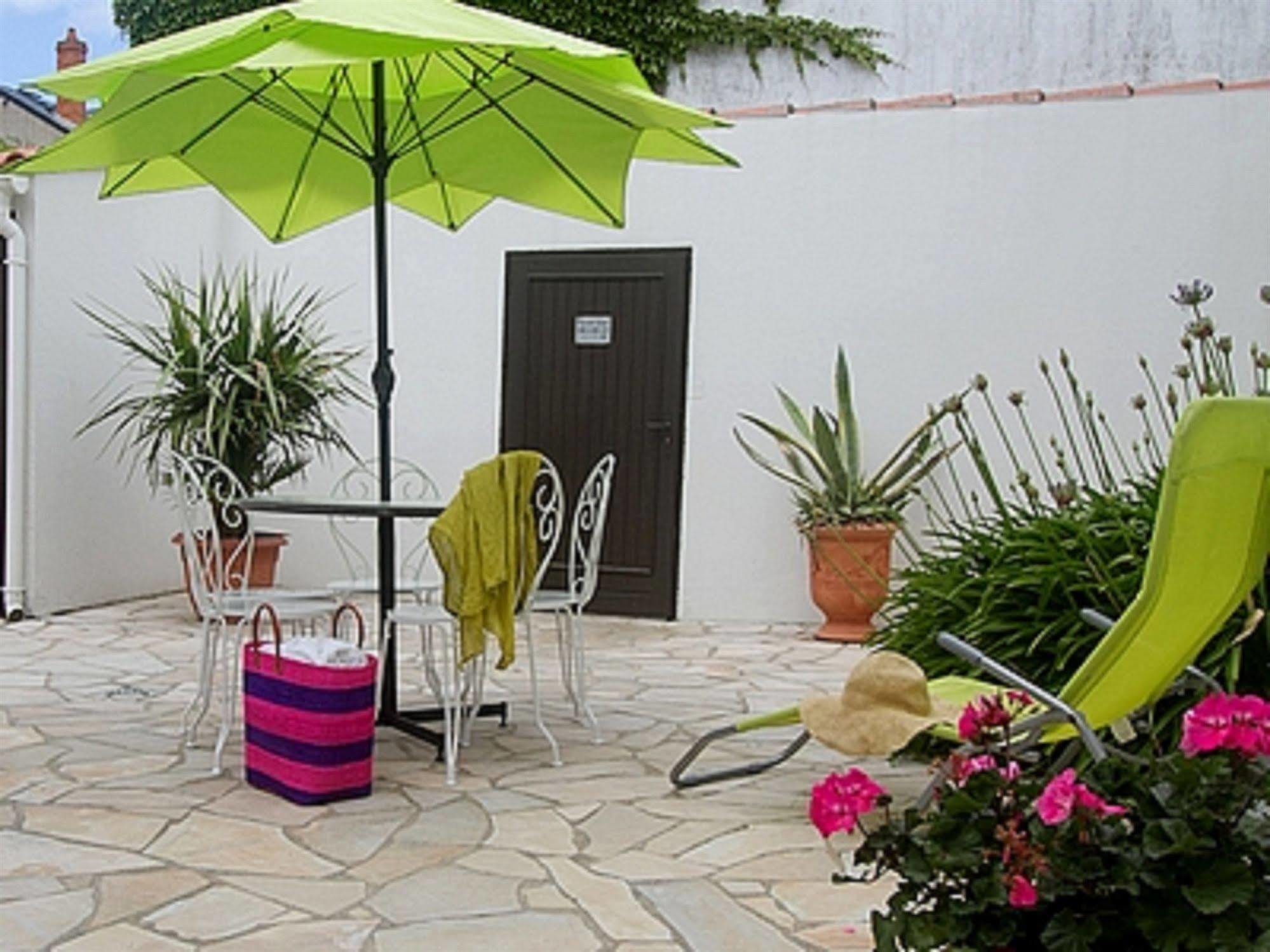 Les Hirondelles Hotel Les Sables-d'Olonne Exterior photo