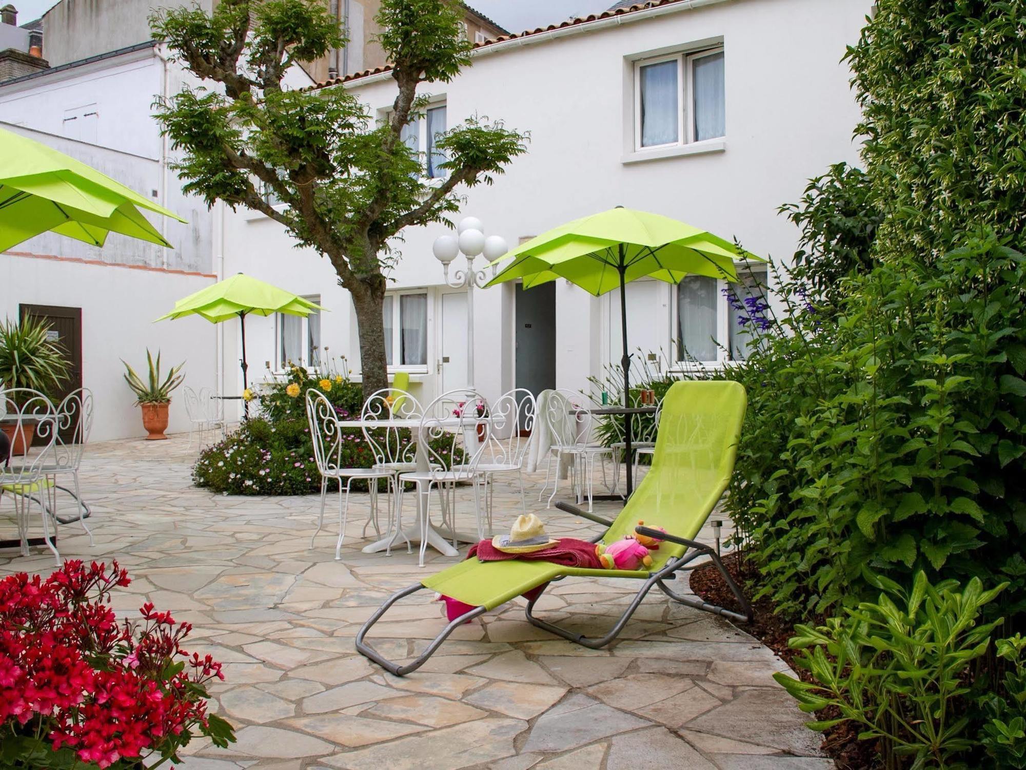 Les Hirondelles Hotel Les Sables-d'Olonne Exterior photo