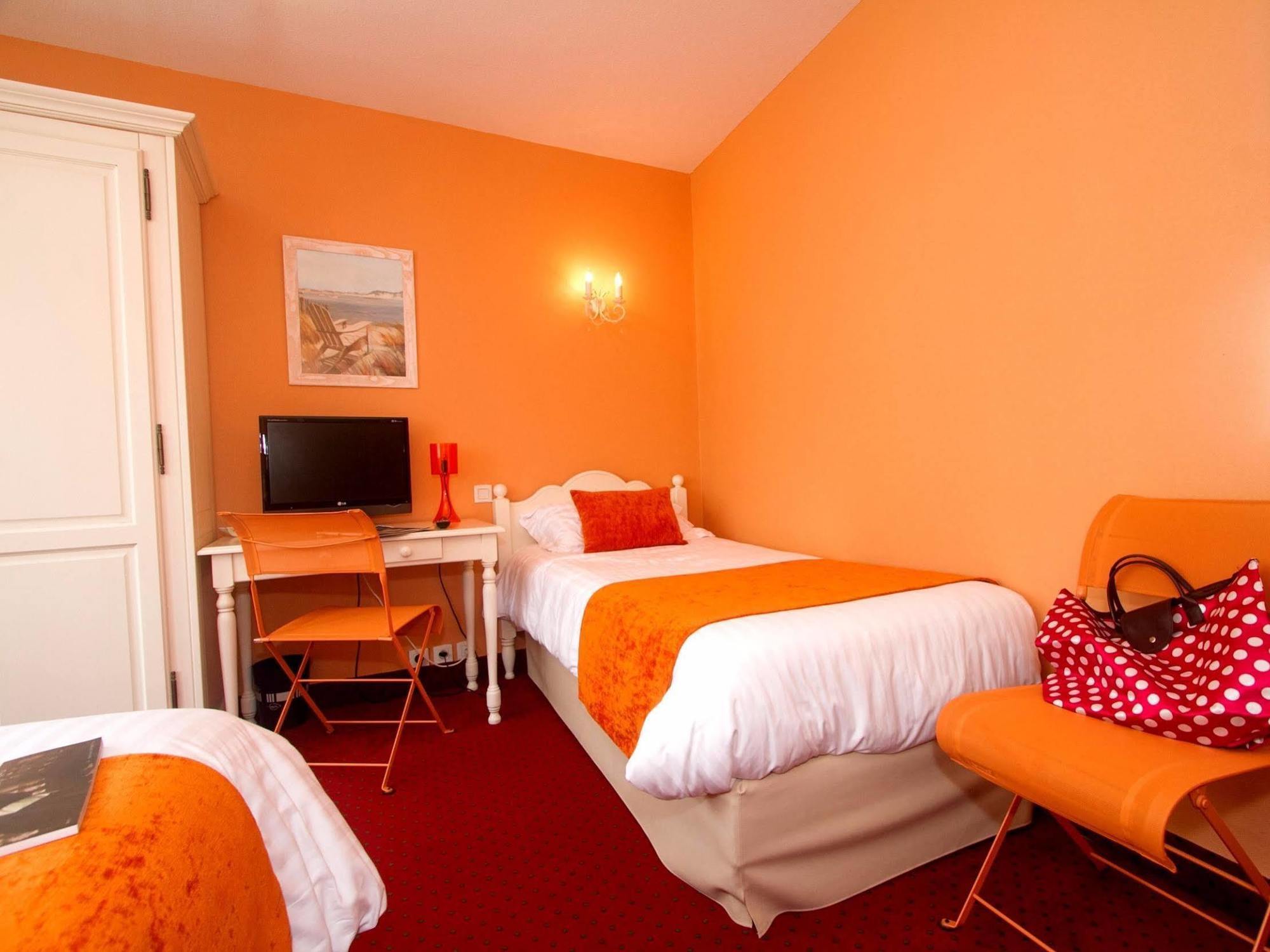 Les Hirondelles Hotel Les Sables-d'Olonne Exterior photo